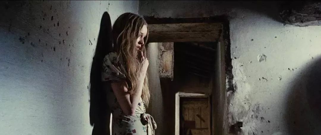 老师与学生的不伦恋，居然隐藏着一起香艳*案惨**