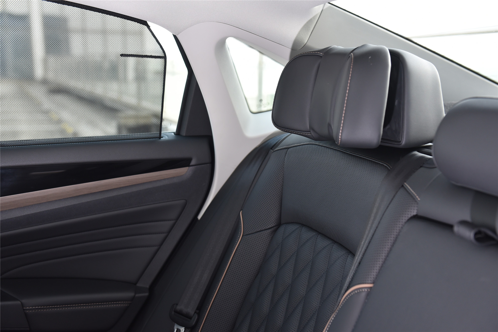 帕萨特途昂怎么选,途昂和帕萨特对比