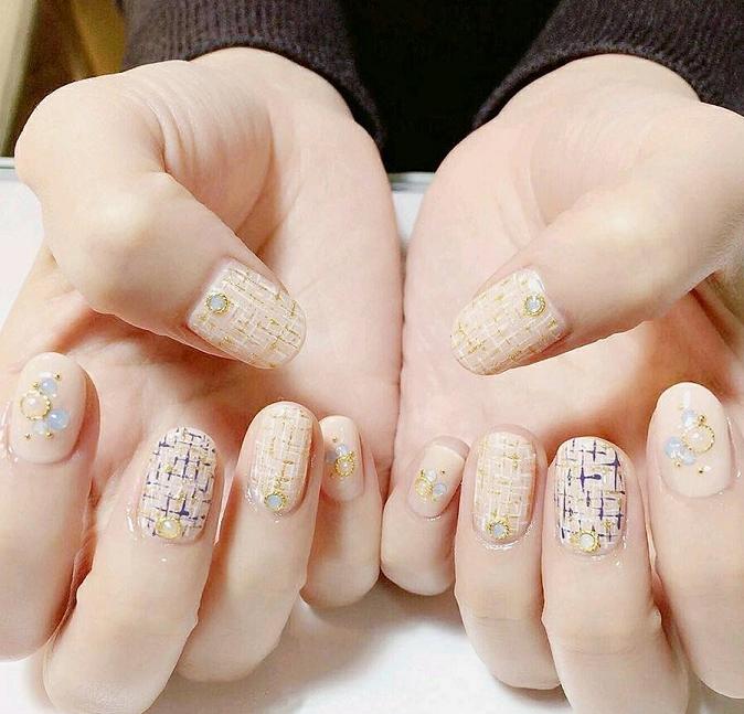 秋冬气质美甲显白法式,美甲调色秋冬短款美甲