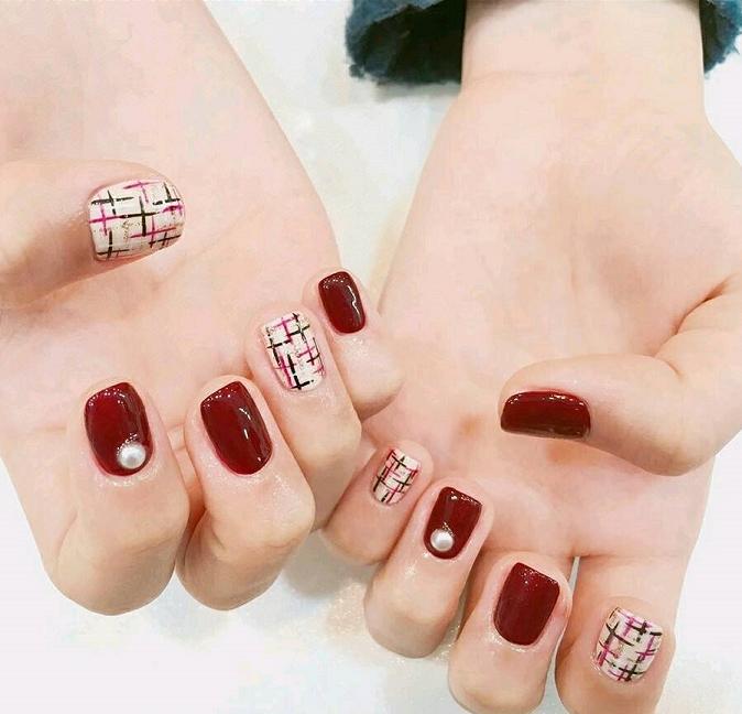 秋冬气质美甲显白法式,美甲调色秋冬短款美甲