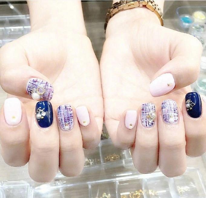 秋冬气质美甲显白法式,美甲调色秋冬短款美甲