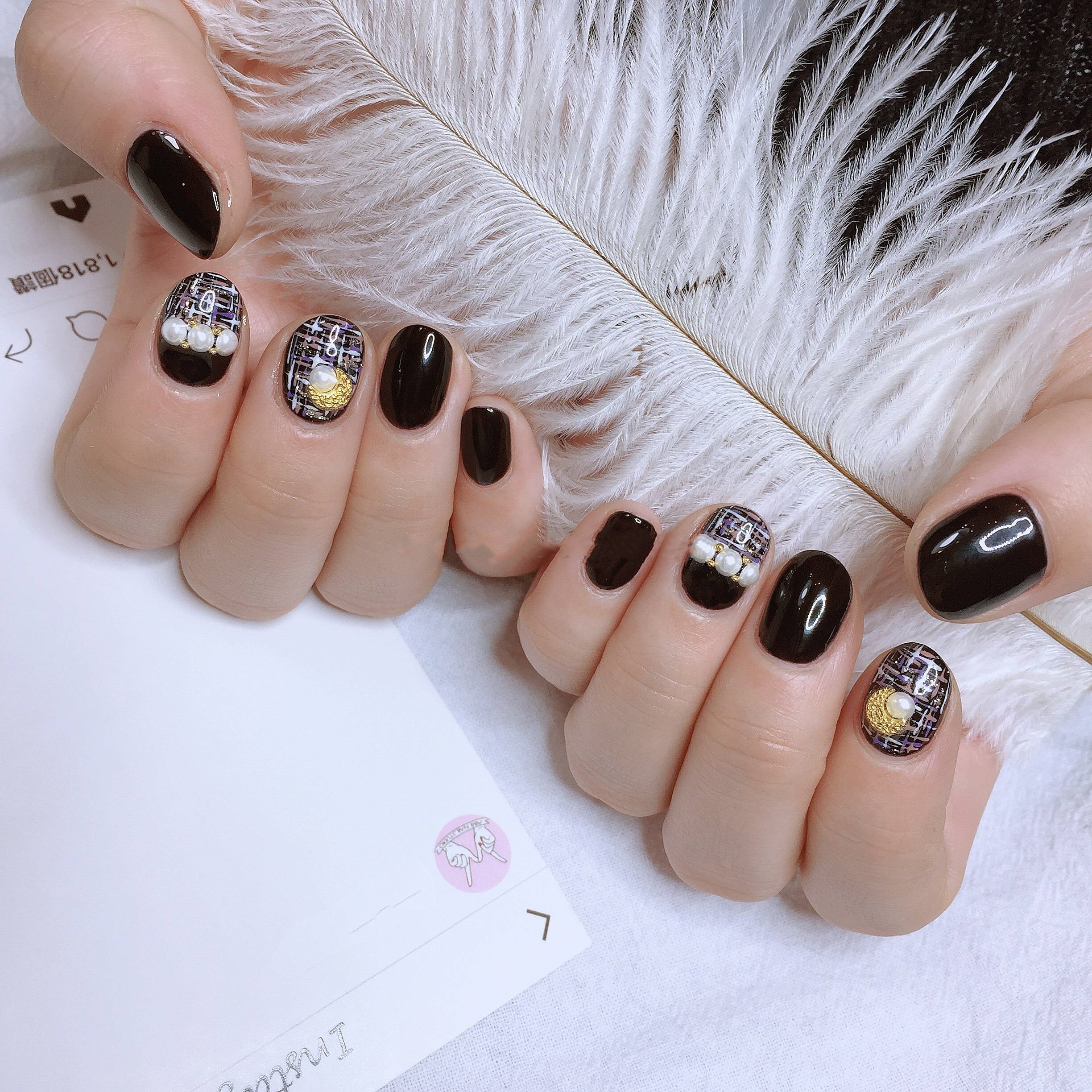 秋冬气质美甲显白法式,美甲调色秋冬短款美甲