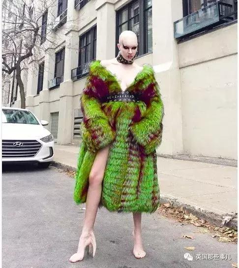 国外最近爆火的鞋子,国外很火的高跟鞋