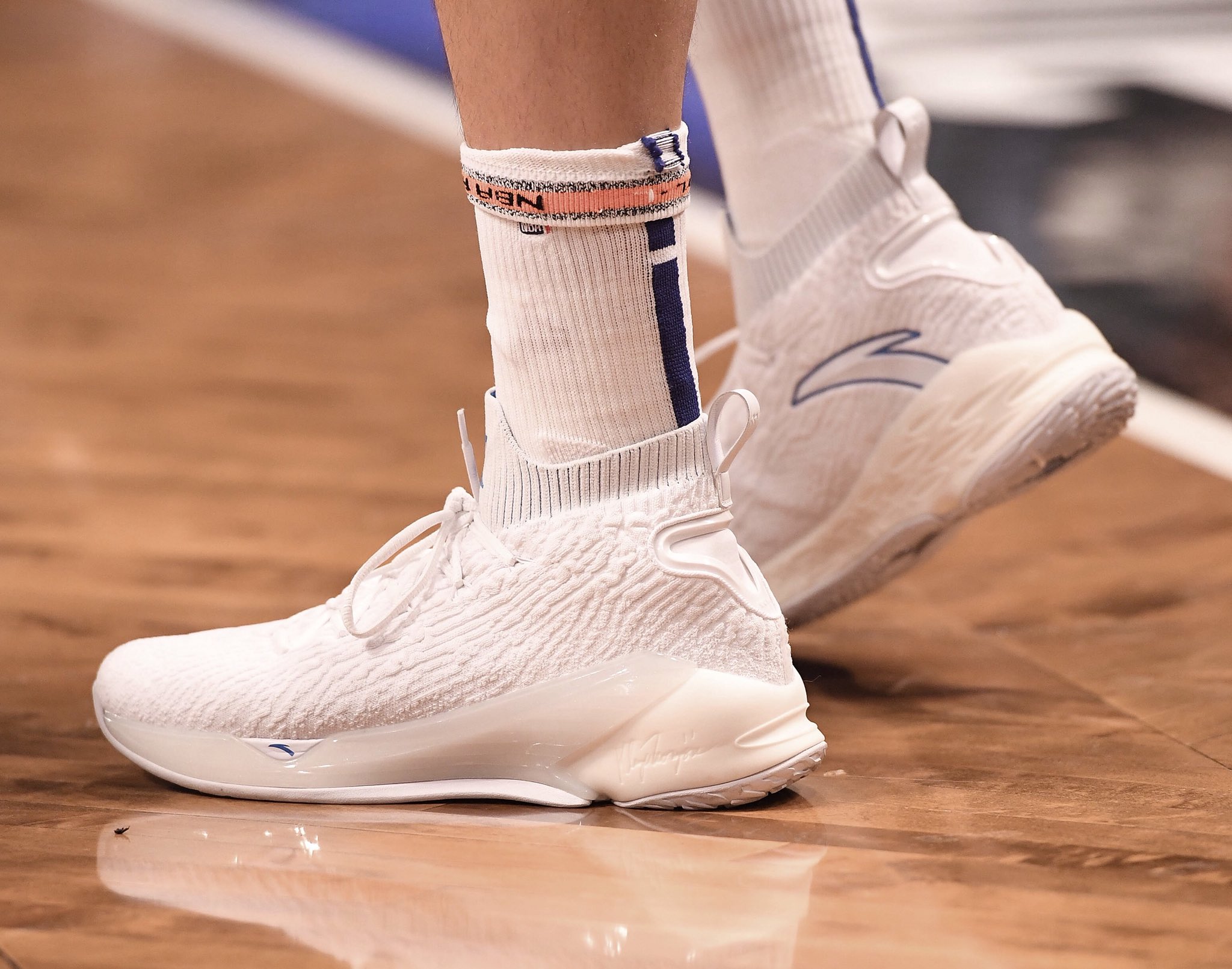 汤神回归穿的篮球鞋,汤神签约安踏前穿什么鞋