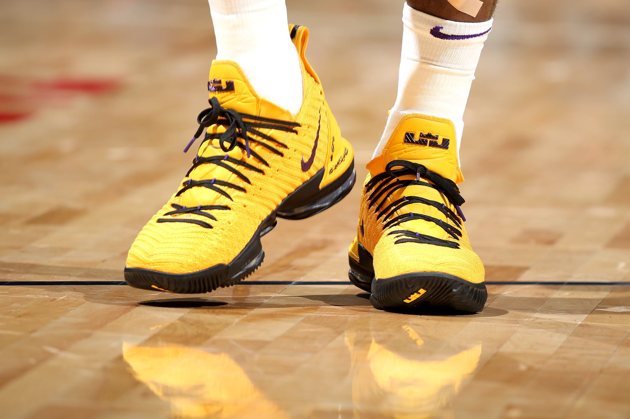 汤神回归穿的篮球鞋,汤神签约安踏前穿什么鞋