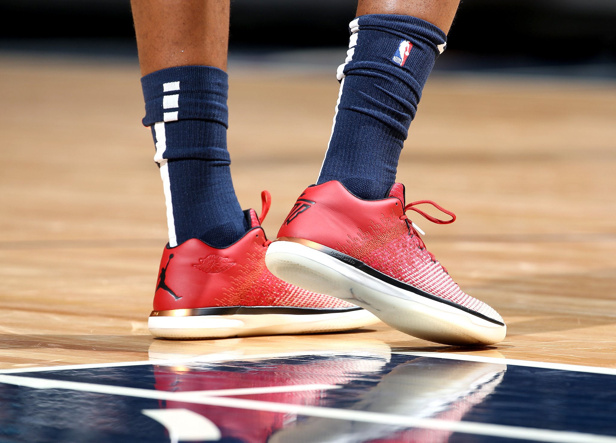 汤神回归穿的篮球鞋,汤神签约安踏前穿什么鞋