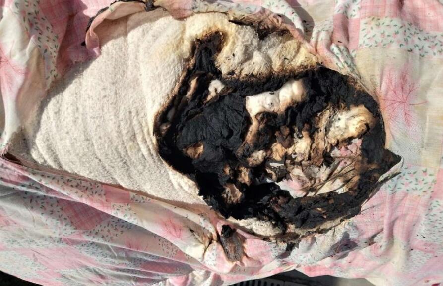 楼上扔烟头发生火灾怎么找到人,楼上丢烟头引发大火