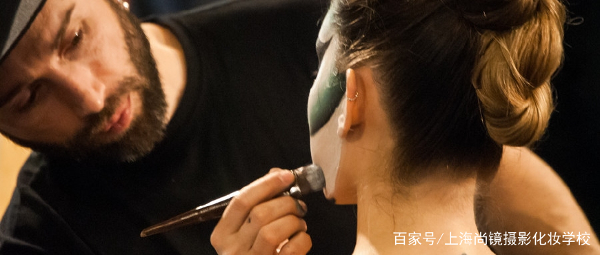 化妆学校哪里比较靠谱包就业,有几家化妆培训学校