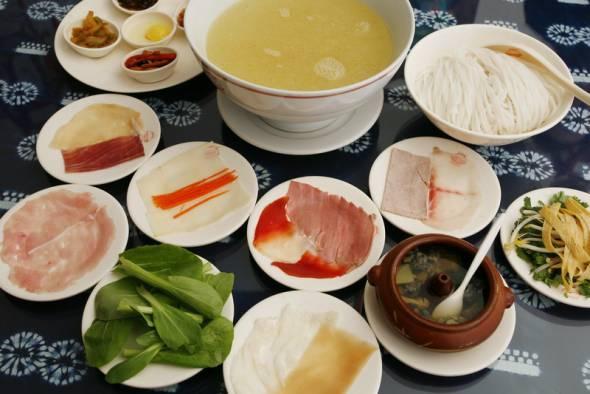 金庸最爱武汉三鲜豆皮,金庸小说十大绝世美食