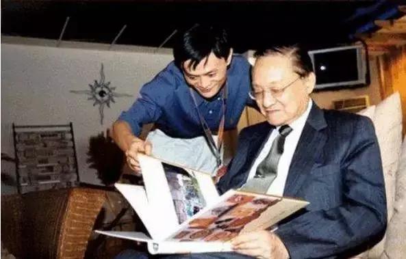 世间再无金大侠，射雕英雄成绝响！