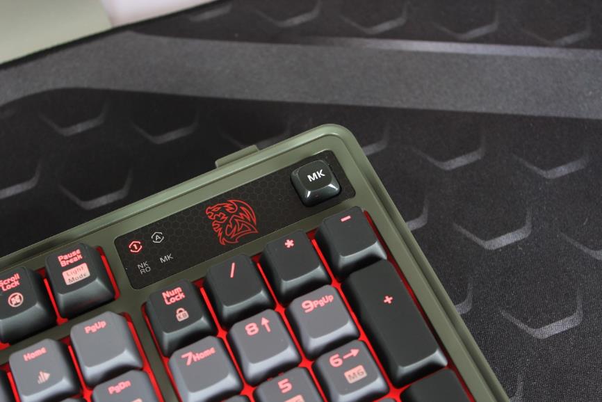 青轴红轴茶轴电竞游戏电脑,青轴全键无冲电竞键盘