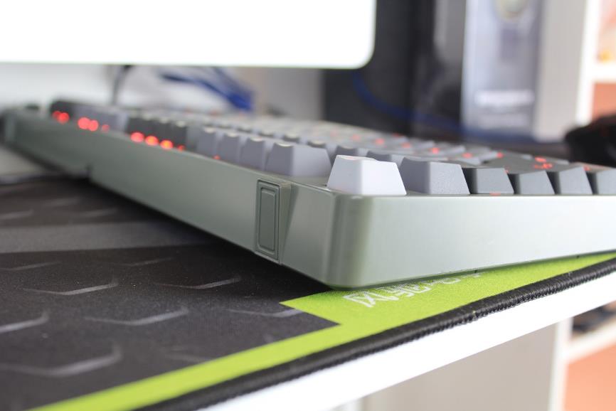 青轴红轴茶轴电竞游戏电脑,青轴全键无冲电竞键盘