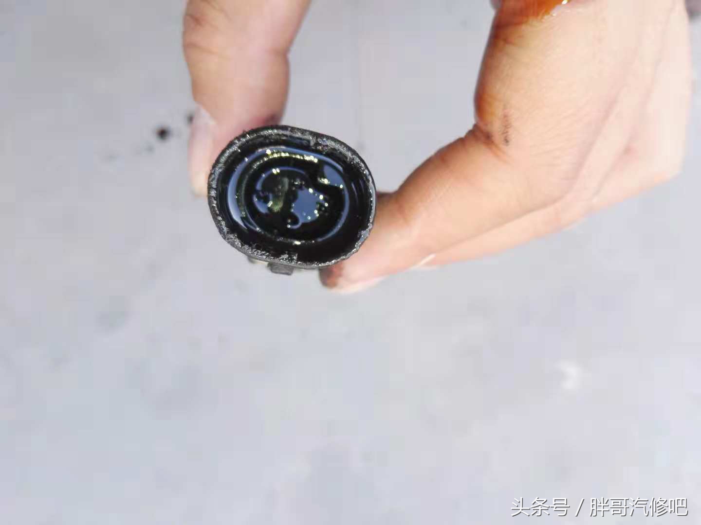 燃油堵塞传感器常见故障解析,发动机机油感应塞漏油