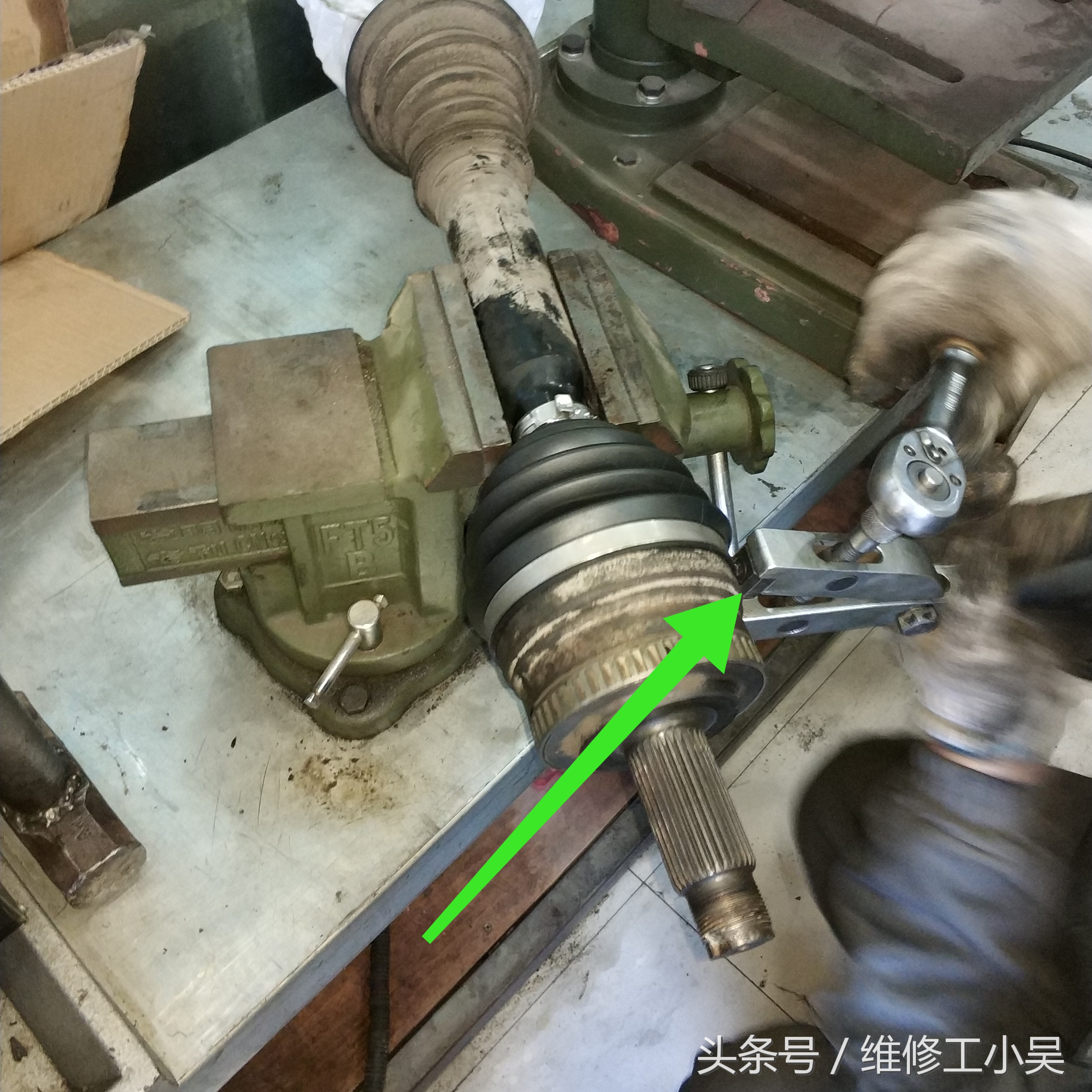 路虎球笼防尘套漏油,路虎半轴球笼防尘套