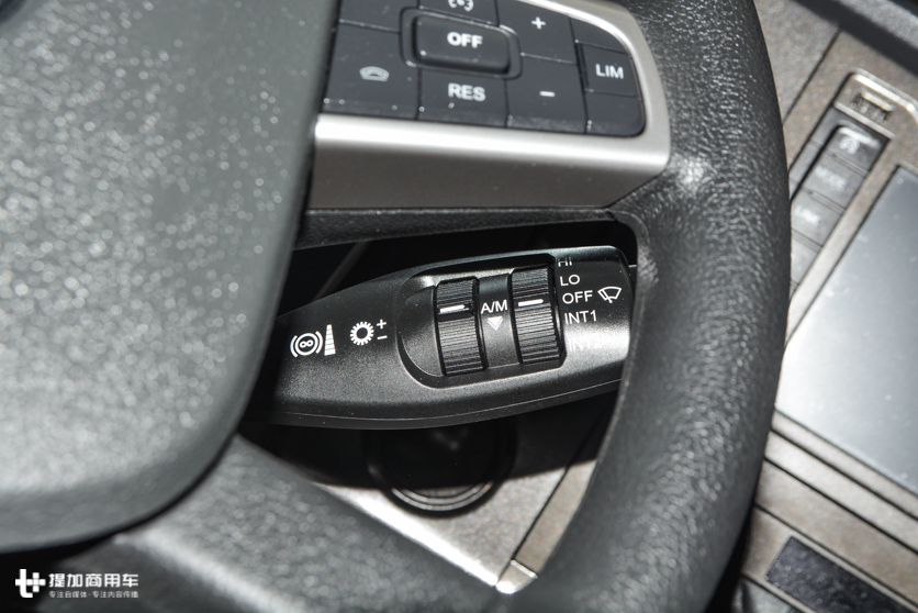 9.6解放j7跟解放jh6哪个配置高,解放j7新款和j7老款区别