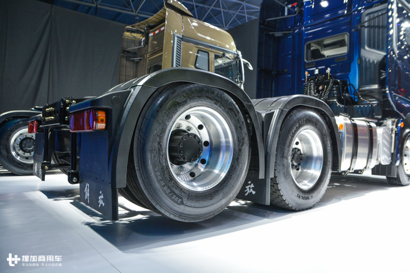 9.6解放j7跟解放jh6哪个配置高,解放j7新款和j7老款区别