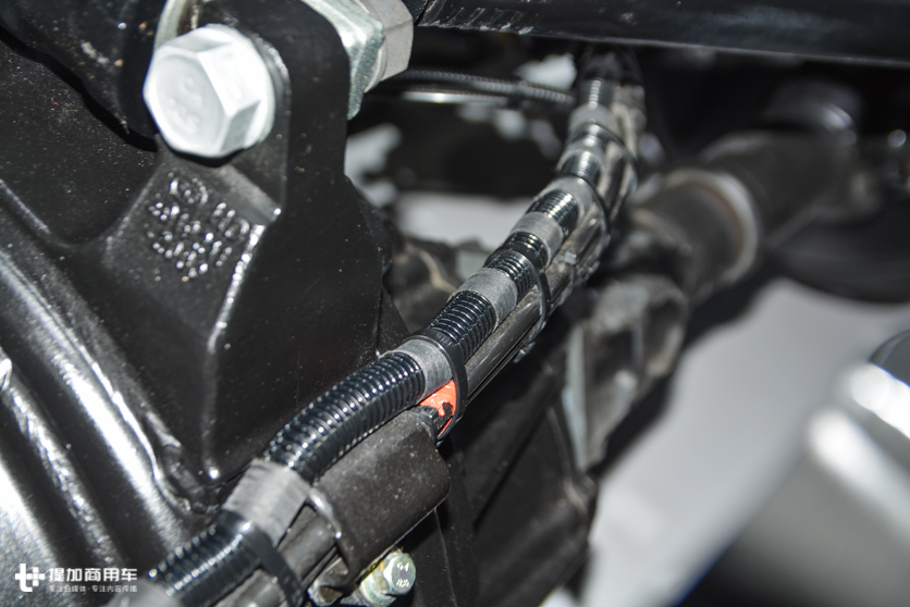 9.6解放j7跟解放jh6哪个配置高,解放j7新款和j7老款区别