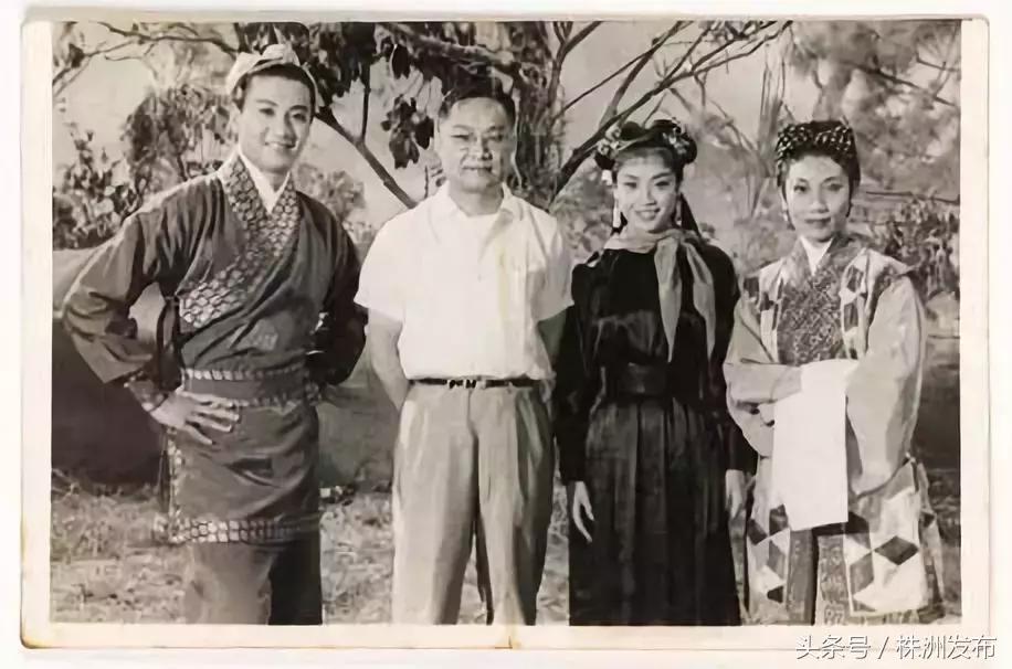 世间再无金大侠的句子,世上再无金庸前面一句是什么