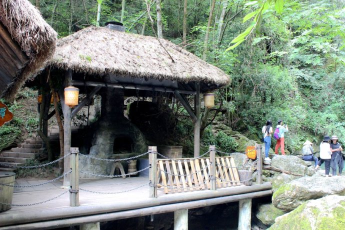 天生桥自然成形的石桥,天生桥喀斯特