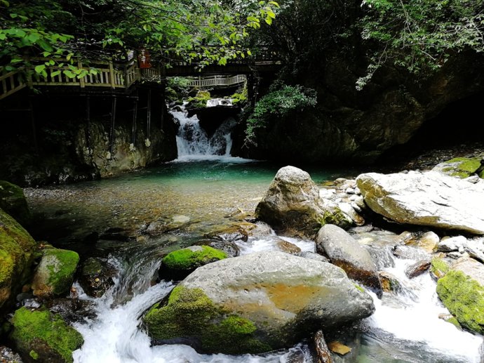 天生桥自然成形的石桥,天生桥喀斯特