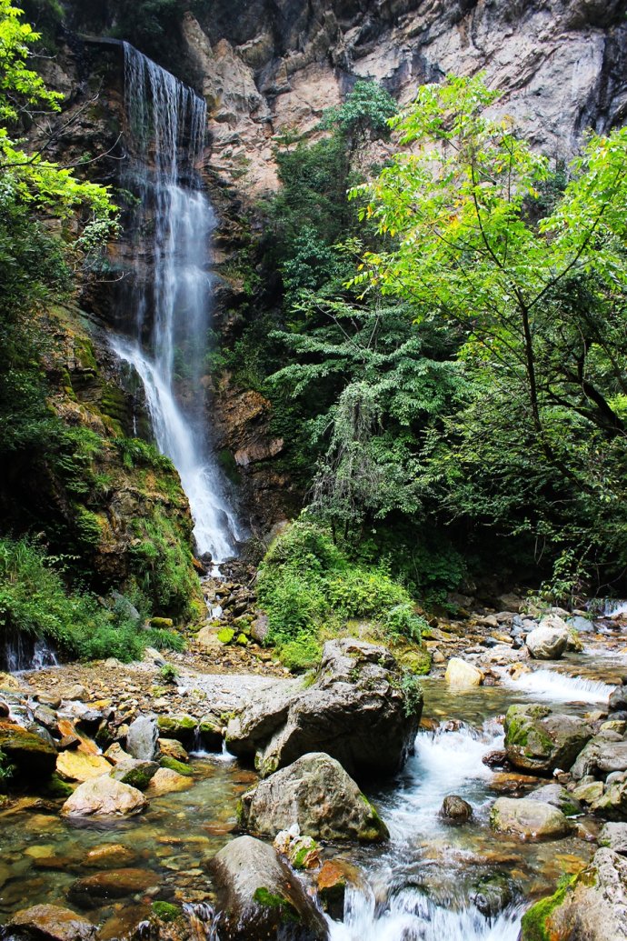 天生桥自然成形的石桥,天生桥喀斯特
