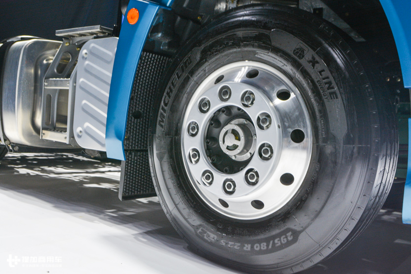 9.6解放j7跟解放jh6哪个配置高,解放j7新款和j7老款区别