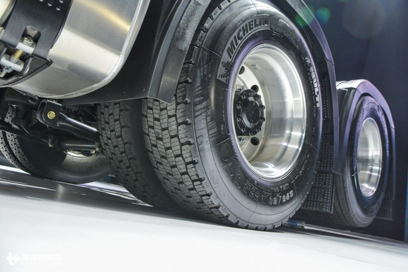 9.6解放j7跟解放jh6哪个配置高,解放j7新款和j7老款区别