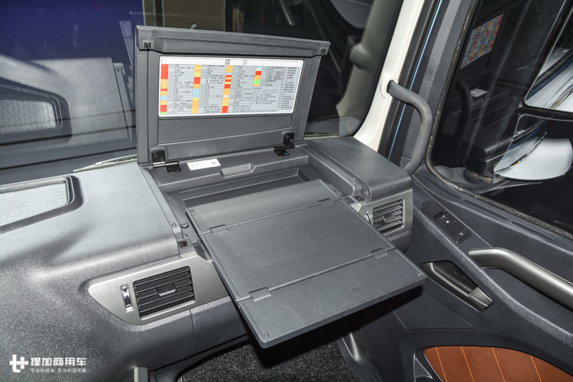 9.6解放j7跟解放jh6哪个配置高,解放j7新款和j7老款区别