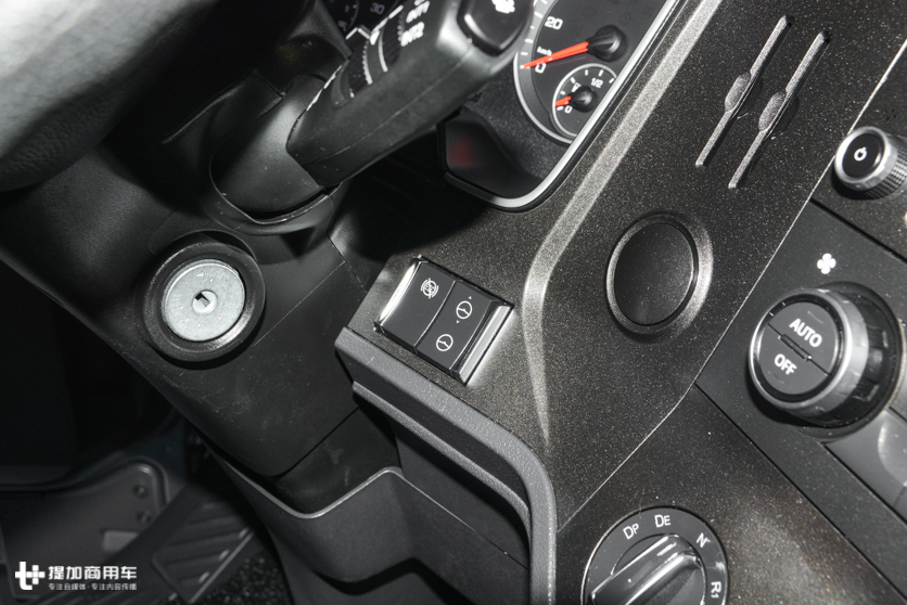 9.6解放j7跟解放jh6哪个配置高,解放j7新款和j7老款区别