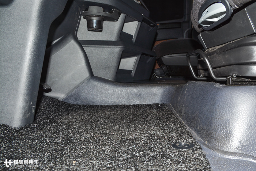 9.6解放j7跟解放jh6哪个配置高,解放j7新款和j7老款区别