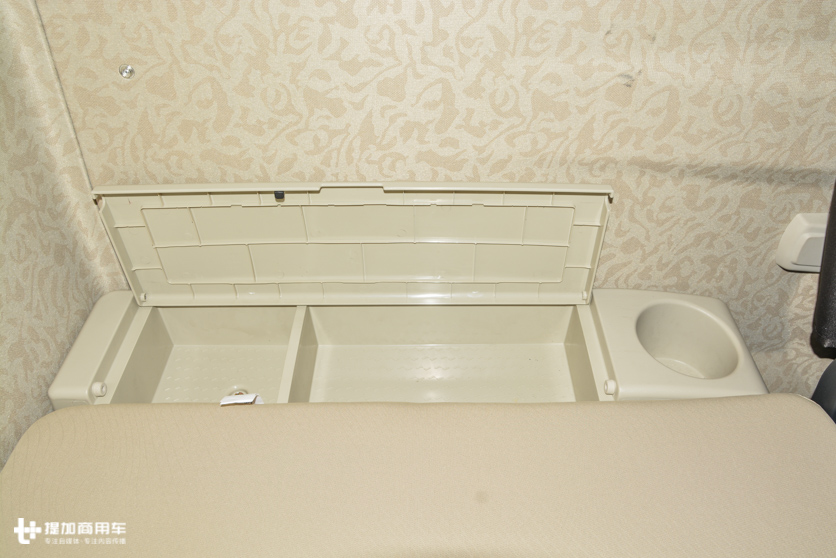 9.6解放j7跟解放jh6哪个配置高,解放j7新款和j7老款区别