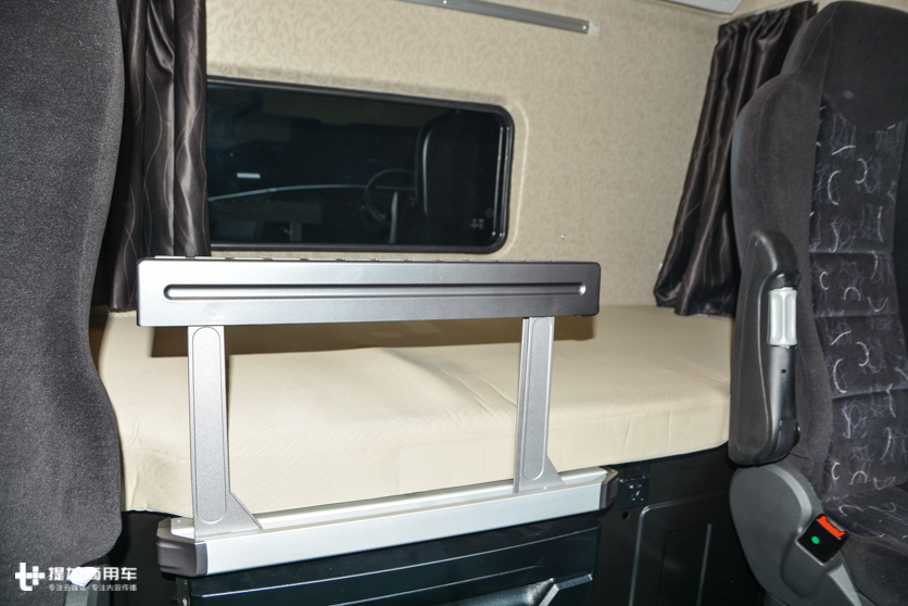 9.6解放j7跟解放jh6哪个配置高,解放j7新款和j7老款区别