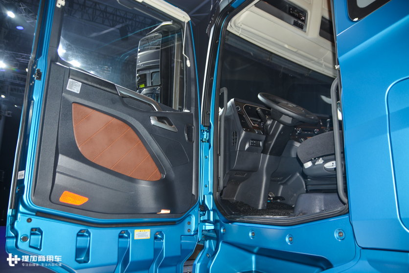 9.6解放j7跟解放jh6哪个配置高,解放j7新款和j7老款区别