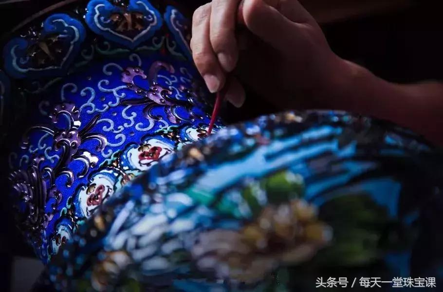 锆石和施华洛世奇水晶哪个值钱,十大假珠宝