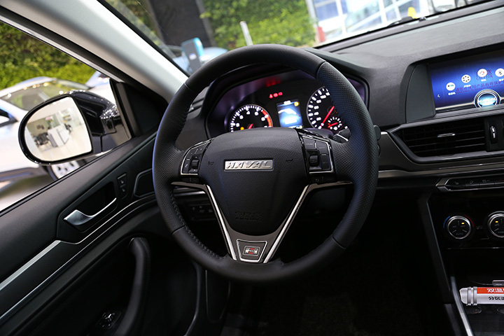 长城哈弗h62014款运动版2.4自动,哈弗h62023冠军版评价