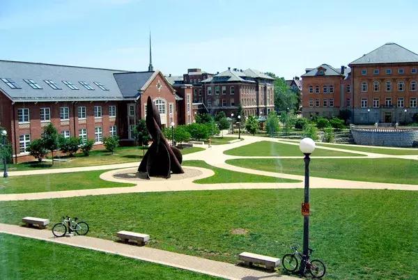 选校指南丨伊利诺伊大学香槟分校：远离尘世的公立王者