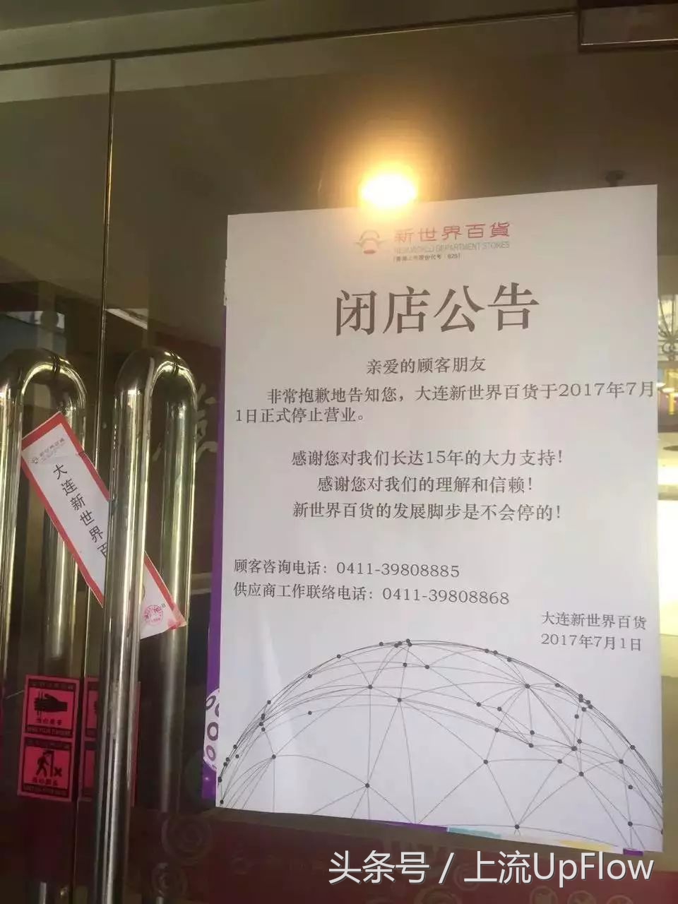 2000多个县城里，人们在忙于打发时间