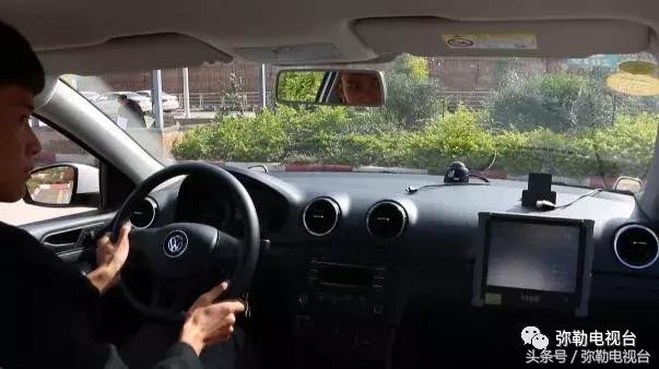 学车考驾照必备机器人教学,学车机器人教练好吗