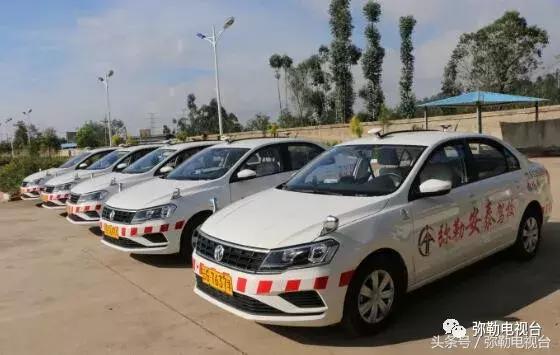 学车考驾照必备机器人教学,学车机器人教练好吗