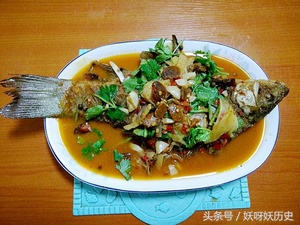 炖鱼的家常做法大全简单好吃,东北五花肉炖鱼豆腐的家常做法