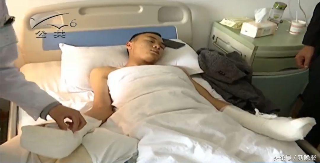 小偷半夜凌晨拿刀砍女生,男子半夜拿刀敲邻居家门