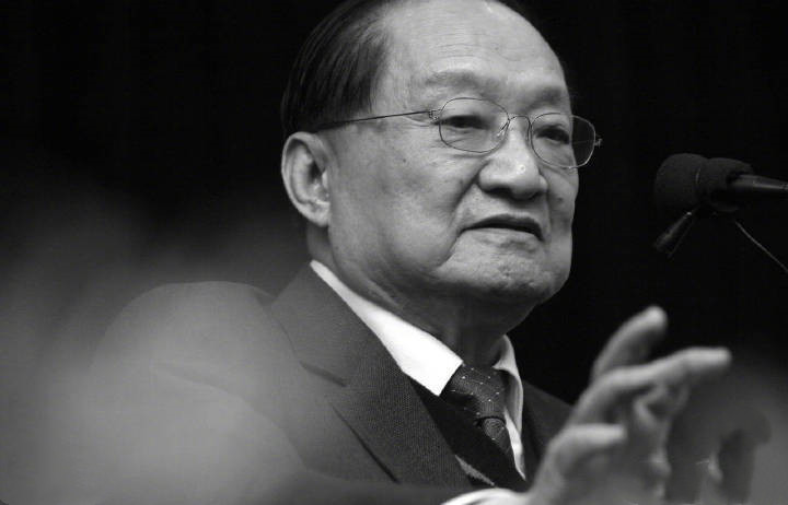 金庸是读者最多的小说家吗,金庸我最牛