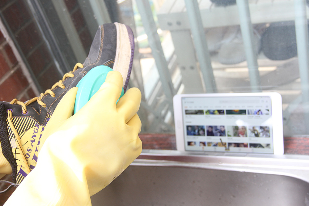 平板脏了不需要清洁剂就能干净,平板太脏了该怎样洗干净