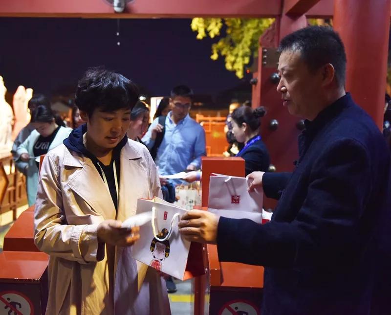 视觉震撼长恨歌演出,长恨歌一场演出多少人