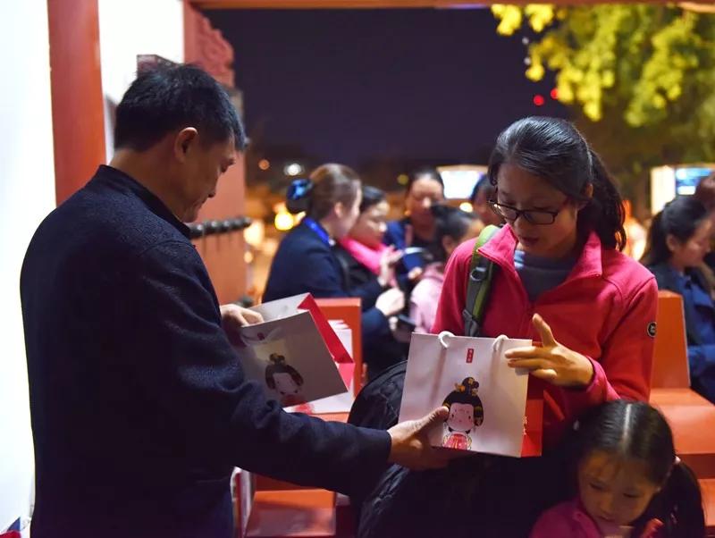 视觉震撼长恨歌演出,长恨歌一场演出多少人