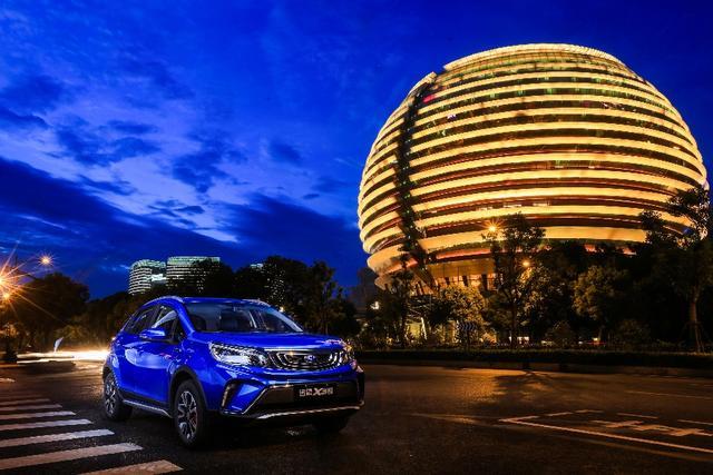 拒绝“妆”神弄鬼,TA凭借超高颜值竟成万圣夜里最亮眼大咖