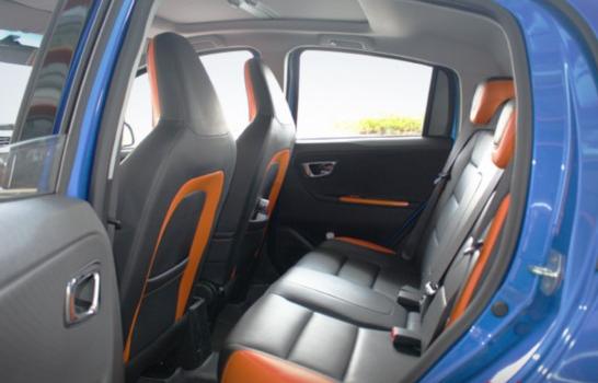 拒绝“妆”神弄鬼,TA凭借超高颜值竟成万圣夜里最亮眼大咖