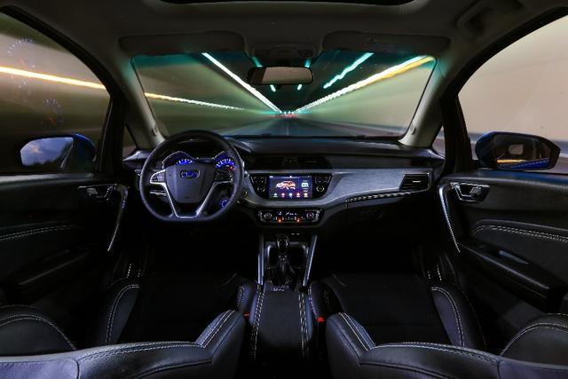 拒绝“妆”神弄鬼,TA凭借超高颜值竟成万圣夜里最亮眼大咖