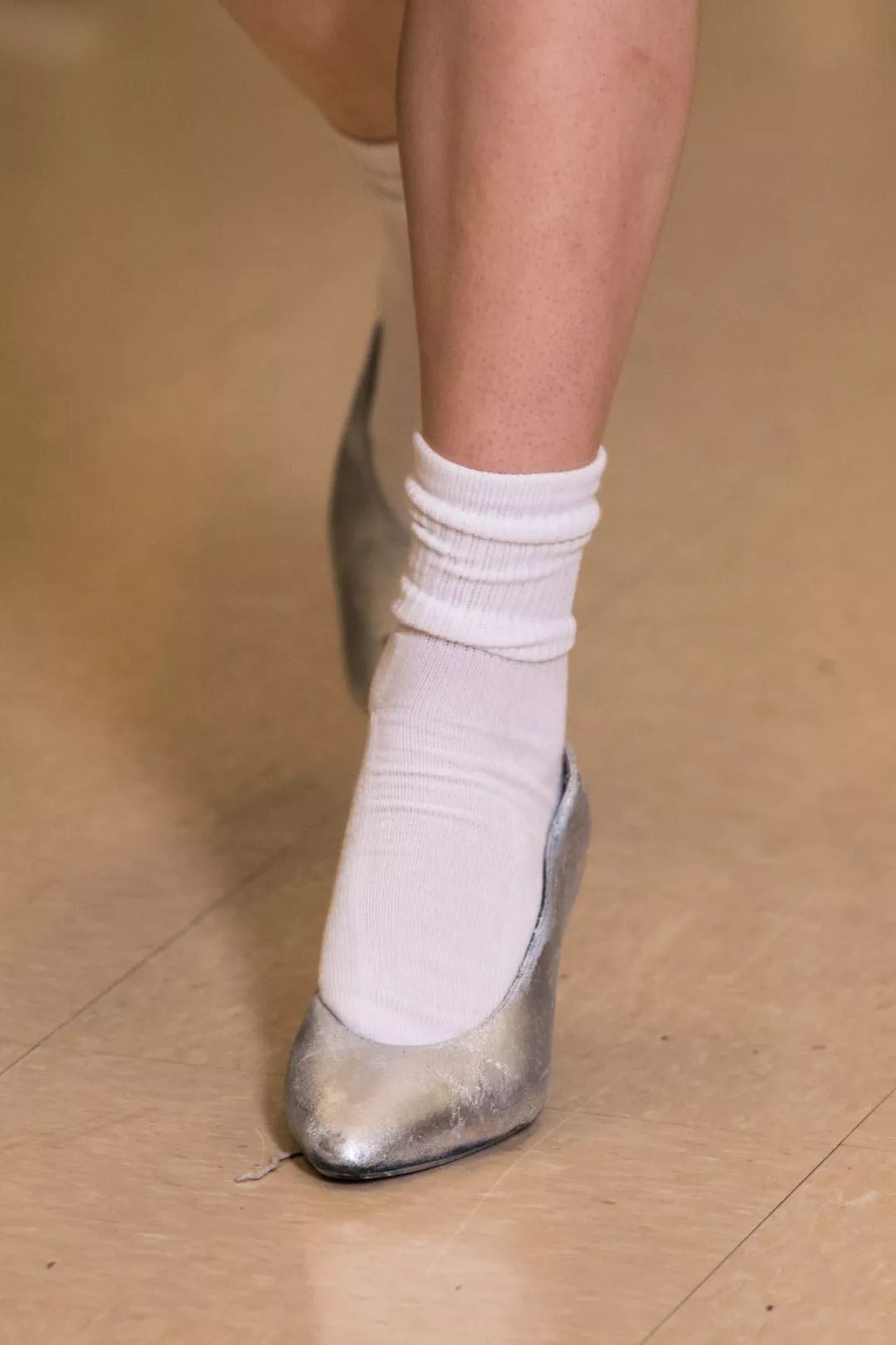 袜子怎样搭配才够舒适够时尚,袜子时尚搭配