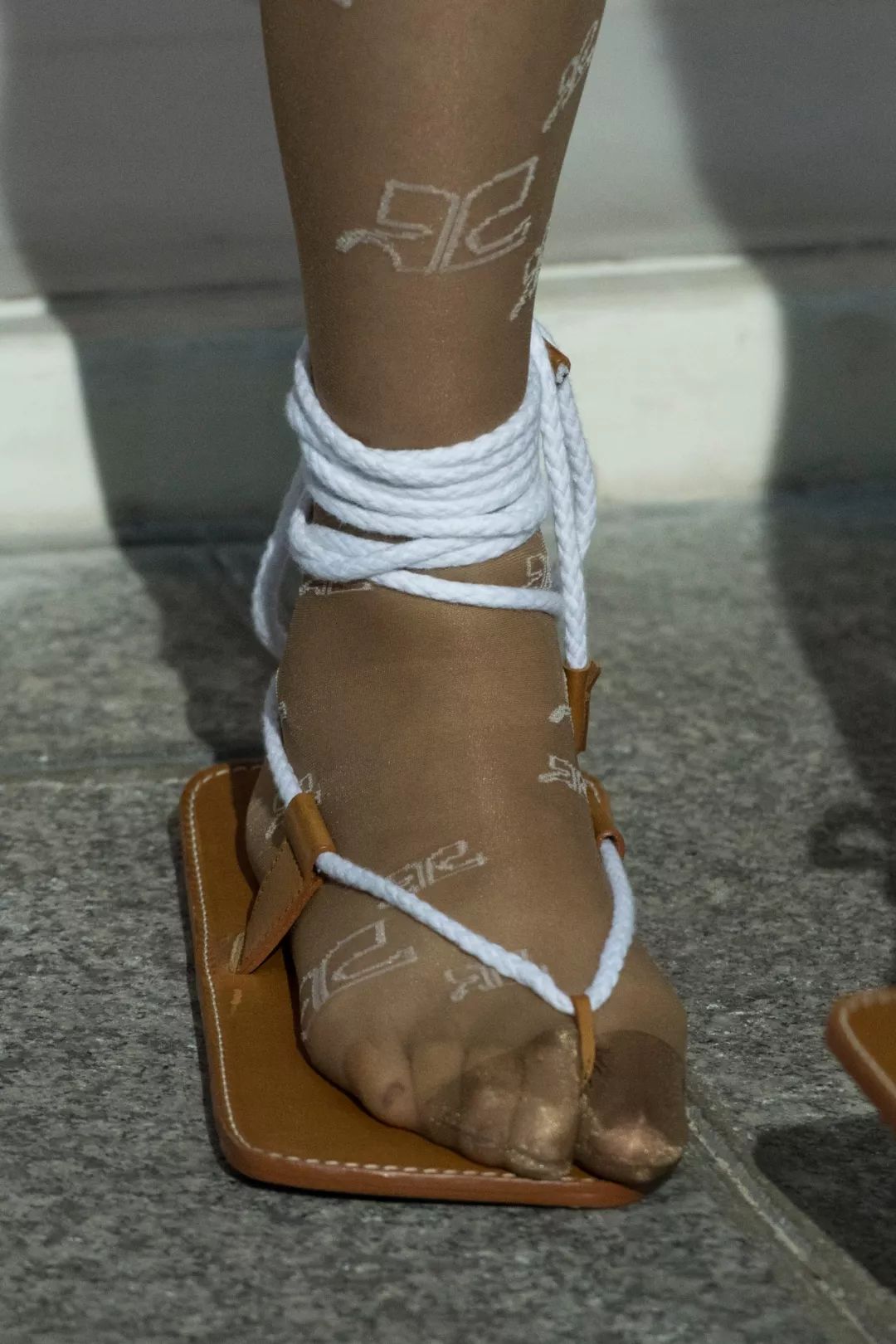 袜子怎样搭配才够舒适够时尚,袜子时尚搭配